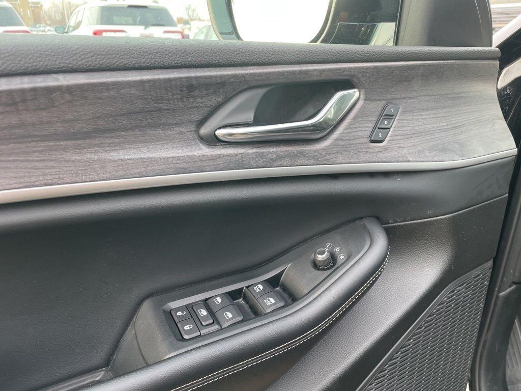 used 2024 Jeep Grand Cherokee L car, priced at $32,654