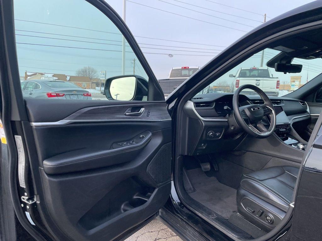 used 2024 Jeep Grand Cherokee L car, priced at $32,654