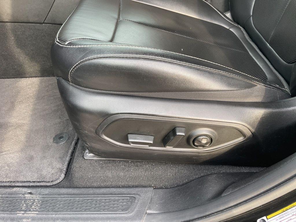 used 2024 Jeep Grand Cherokee L car, priced at $32,654