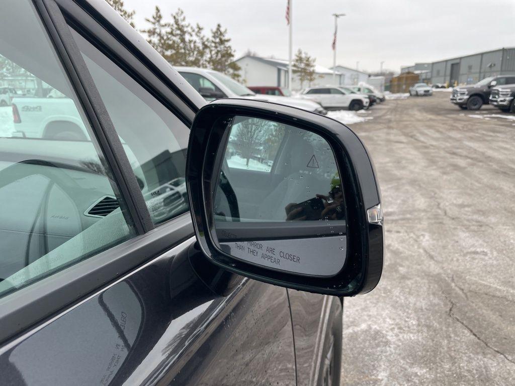 used 2025 Kia Carnival car, priced at $33,998