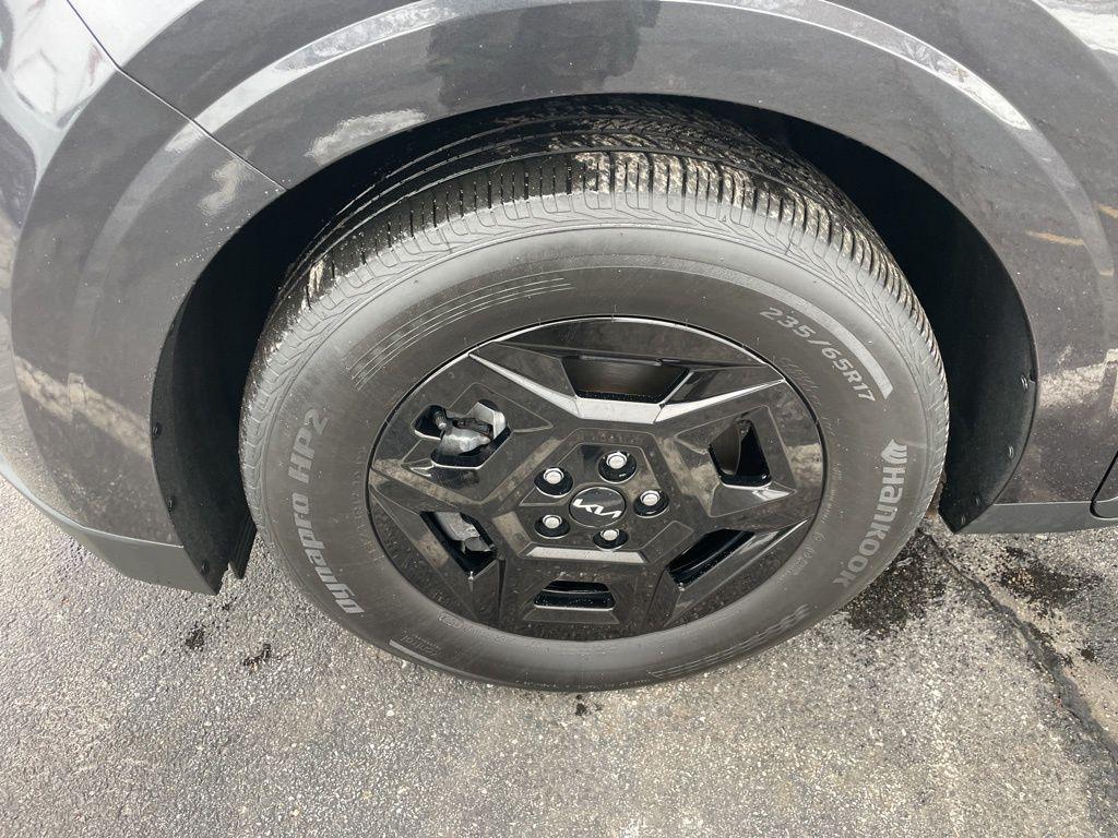 used 2025 Kia Carnival car, priced at $33,998