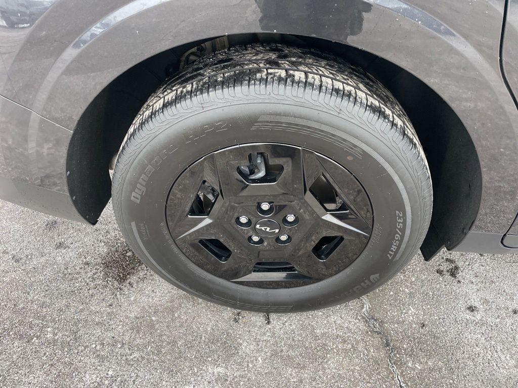 used 2025 Kia Carnival car, priced at $33,998