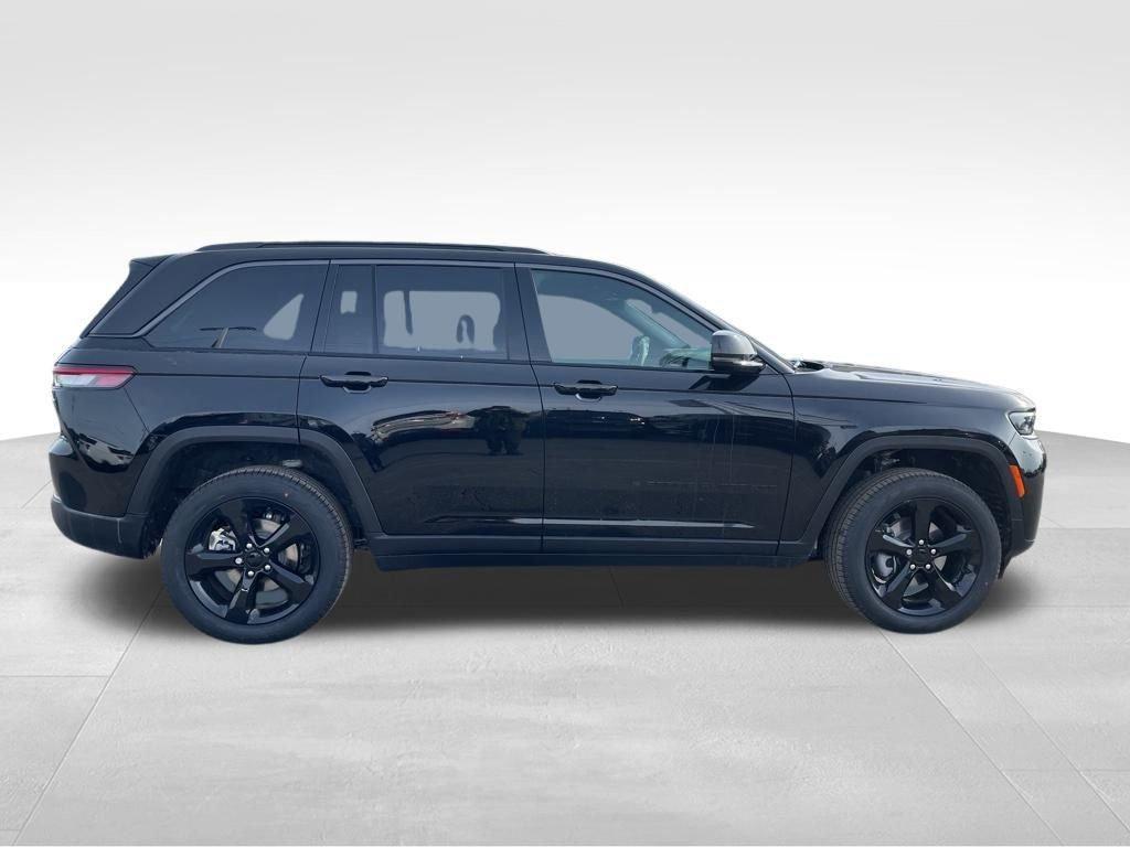 new 2026 Jeep Grand Cherokee car, priced at $46,581