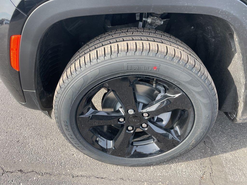 new 2026 Jeep Grand Cherokee car, priced at $46,581