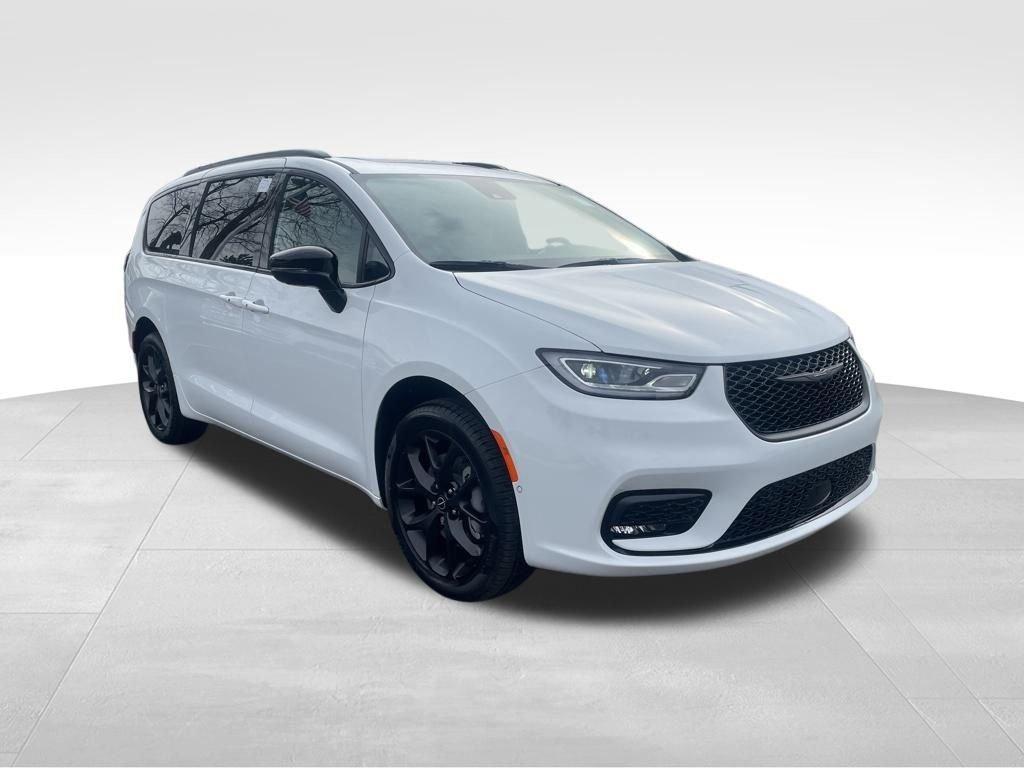 new 2026 Chrysler Pacifica car, priced at $56,863