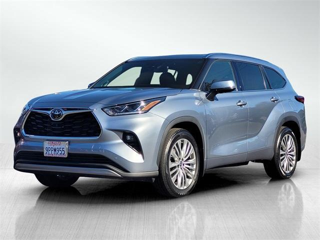 used 2022 Toyota Highlander car, priced at $42,490
