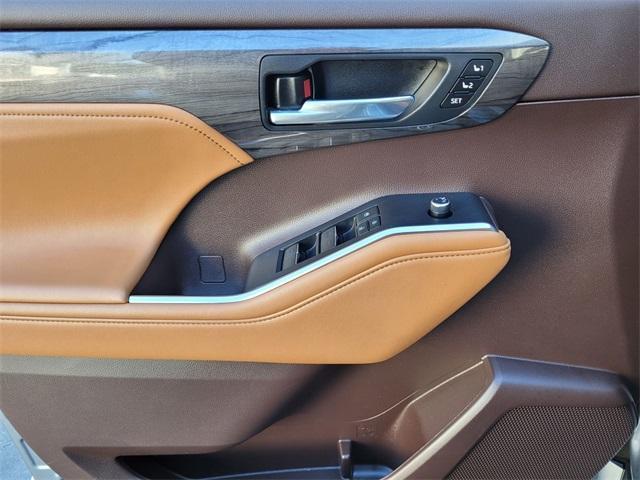 used 2022 Toyota Highlander car, priced at $42,490