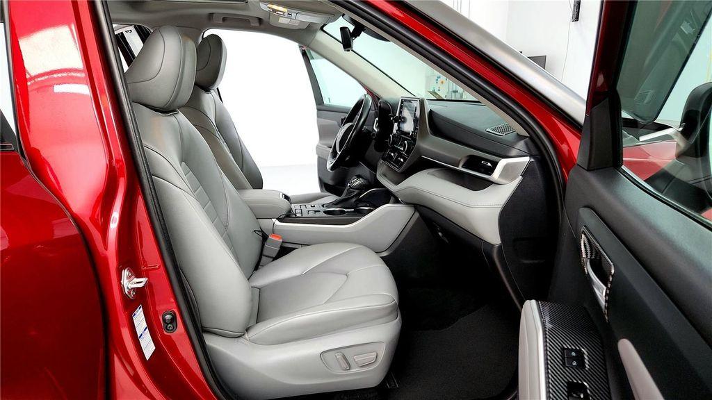 used 2022 Toyota Highlander car, priced at $32,985