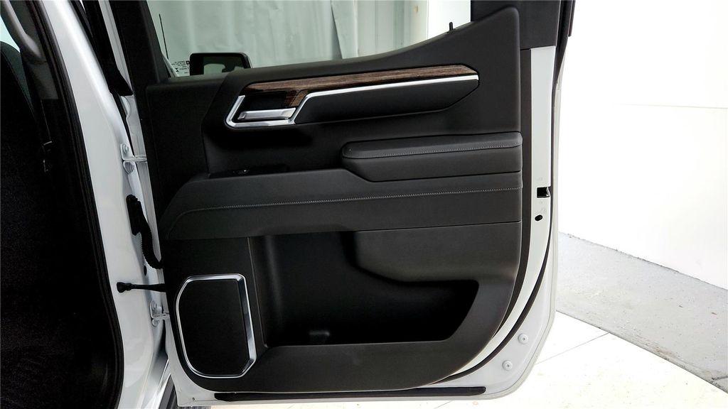 used 2025 GMC Sierra 1500 car, priced at $46,295