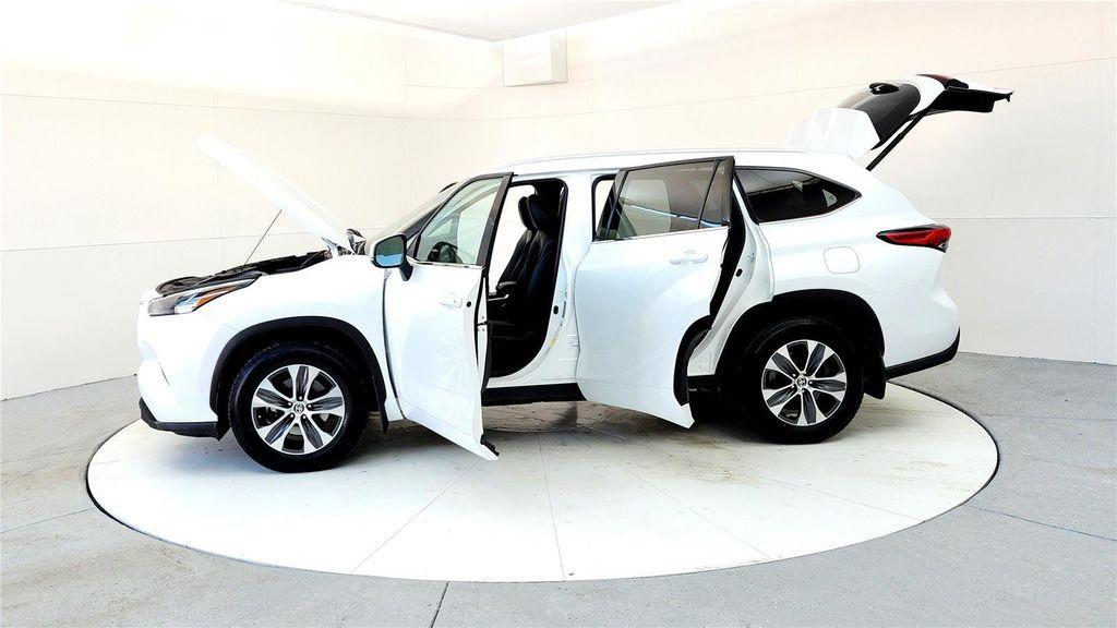 used 2022 Toyota Highlander car, priced at $32,000