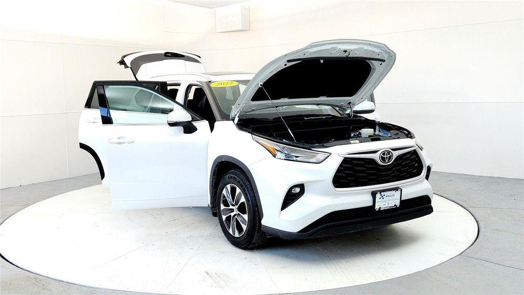 used 2022 Toyota Highlander car, priced at $32,000