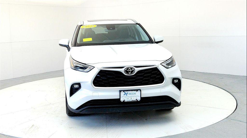 used 2022 Toyota Highlander car, priced at $32,000