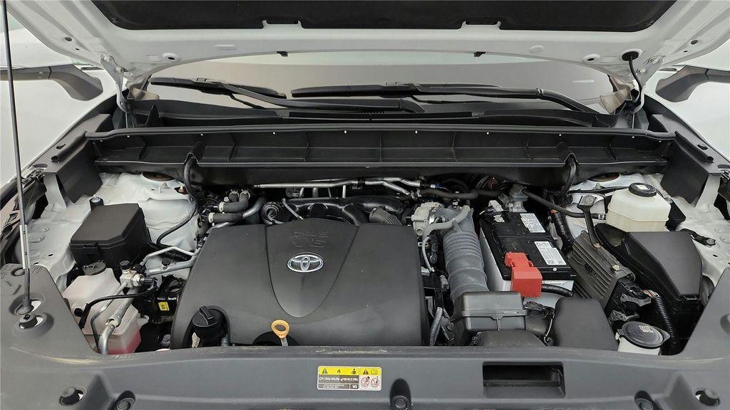 used 2022 Toyota Highlander car, priced at $32,000