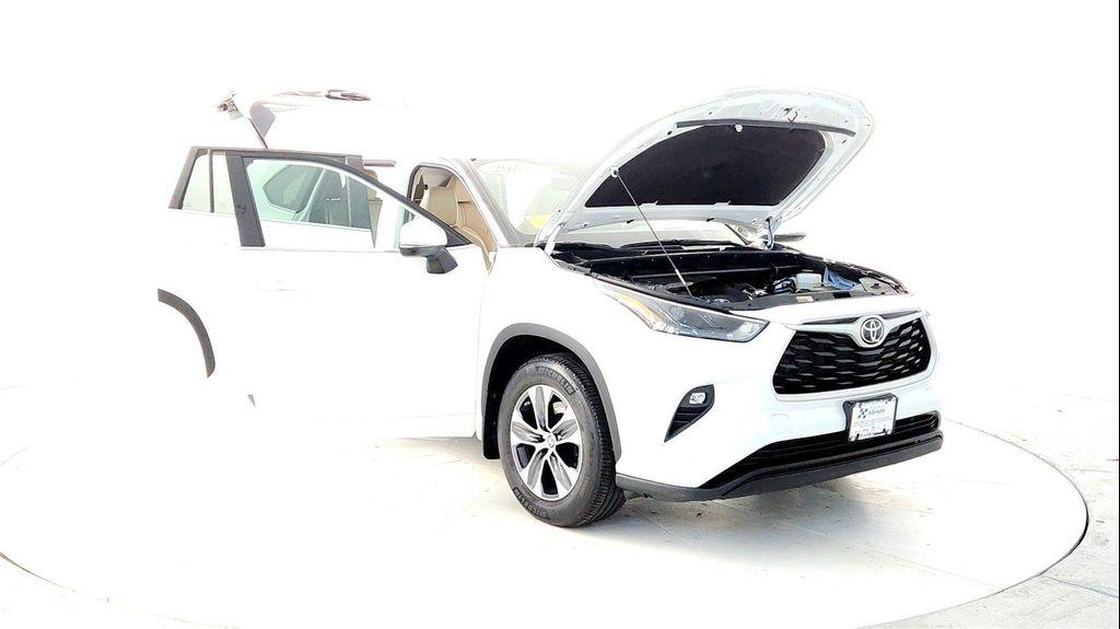used 2023 Toyota Highlander car, priced at $36,485