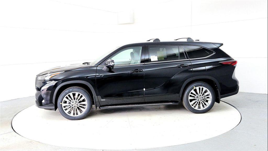 new 2026 Toyota Highlander Hybrid car, priced at $60,055
