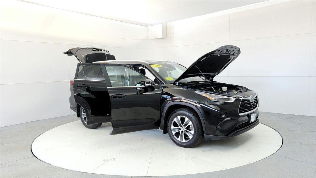 used 2024 Toyota Highlander car, priced at $40,985