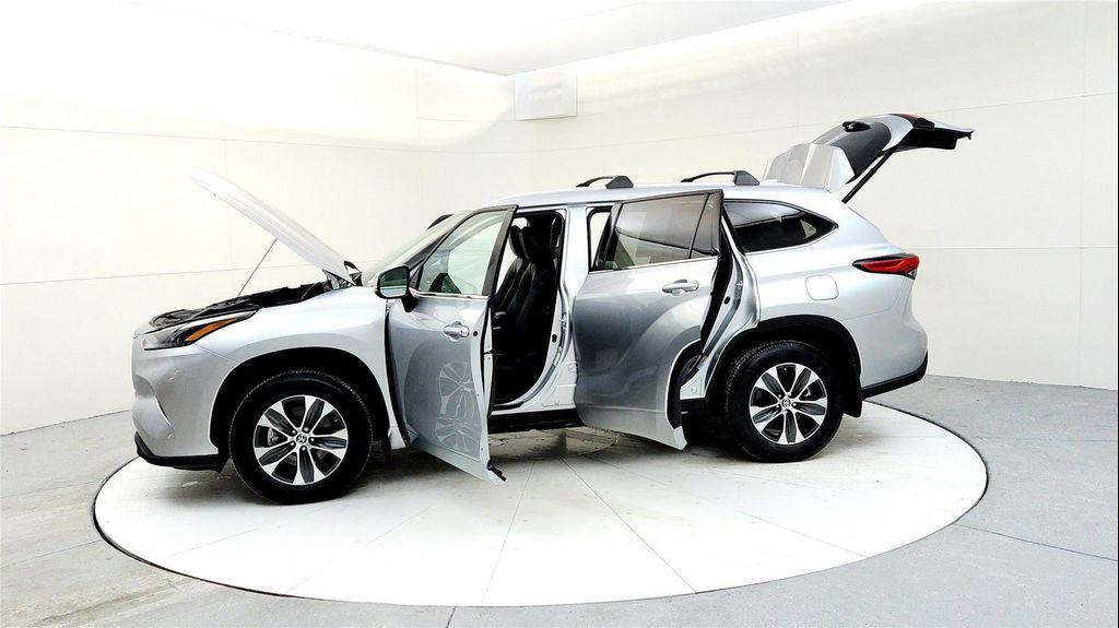 used 2022 Toyota Highlander car, priced at $38,985