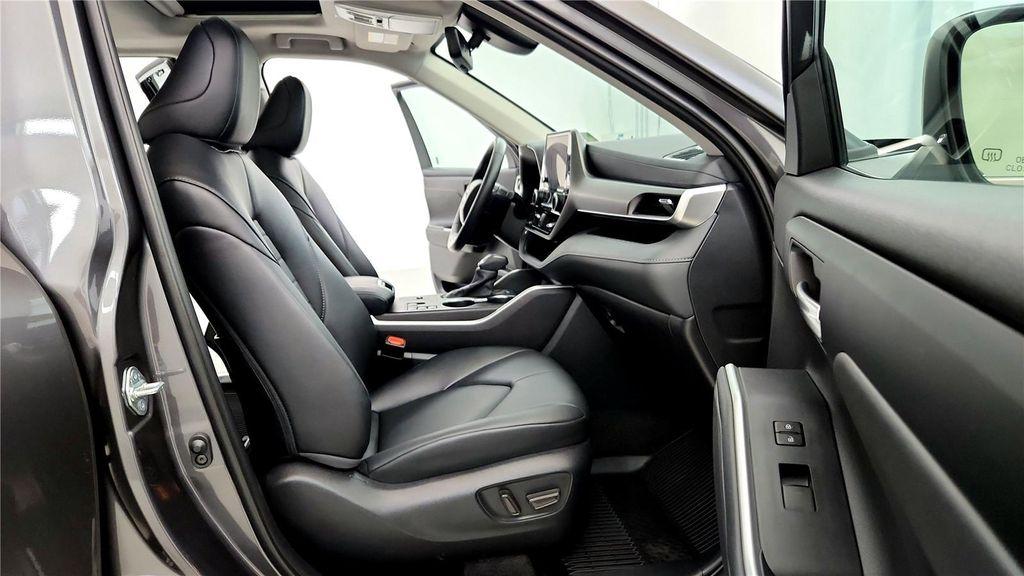 used 2024 Toyota Highlander Hybrid car, priced at $46,985