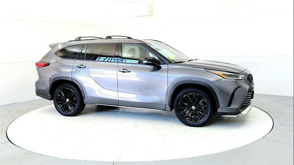 used 2023 Toyota Highlander car, priced at $40,985