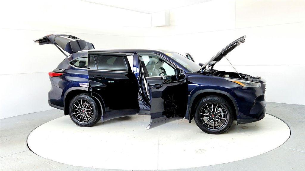 used 2022 Toyota Highlander car, priced at $34,595
