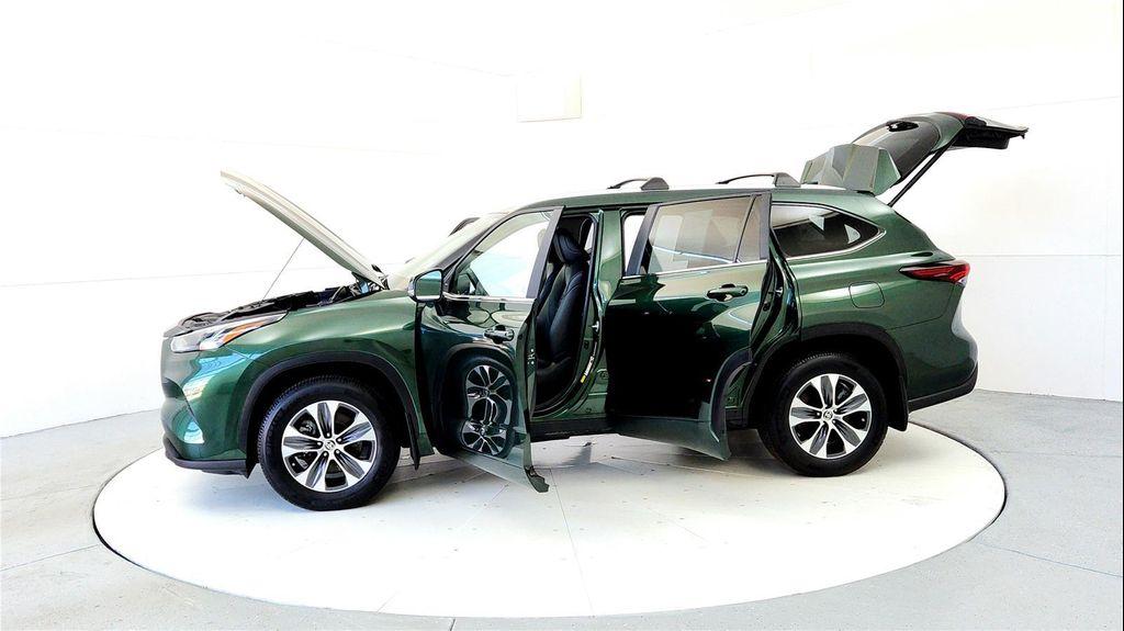 used 2024 Toyota Highlander car, priced at $42,985