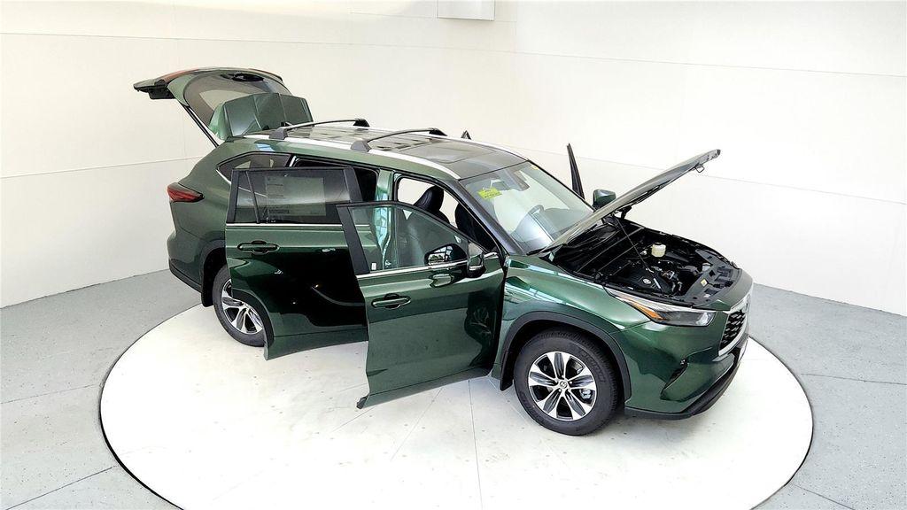 used 2024 Toyota Highlander car, priced at $42,985
