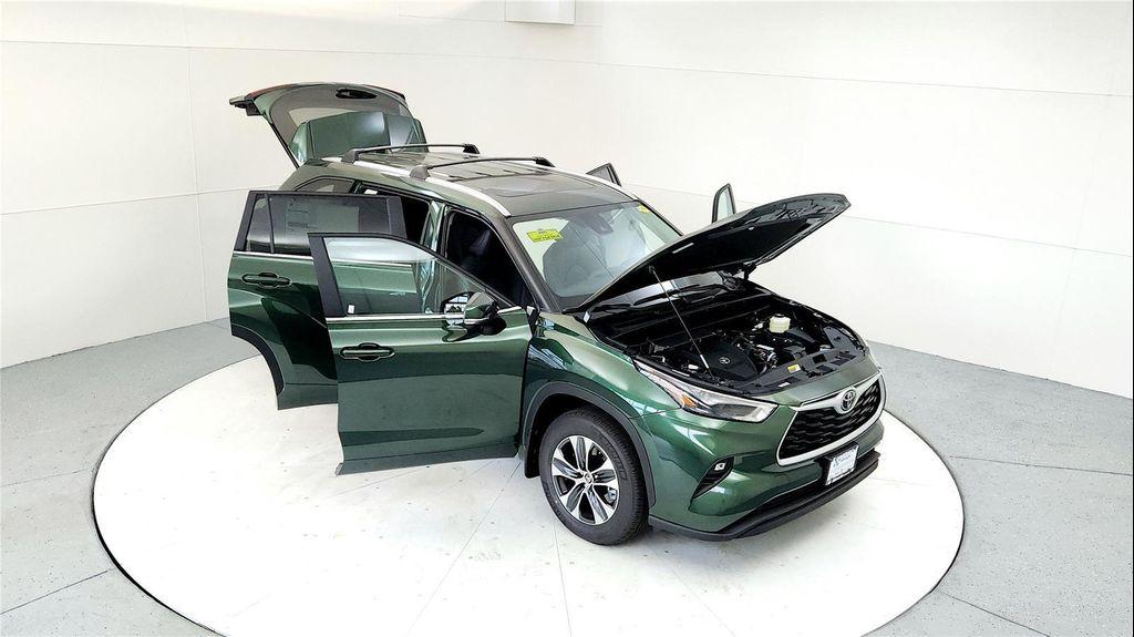 used 2024 Toyota Highlander car, priced at $42,985