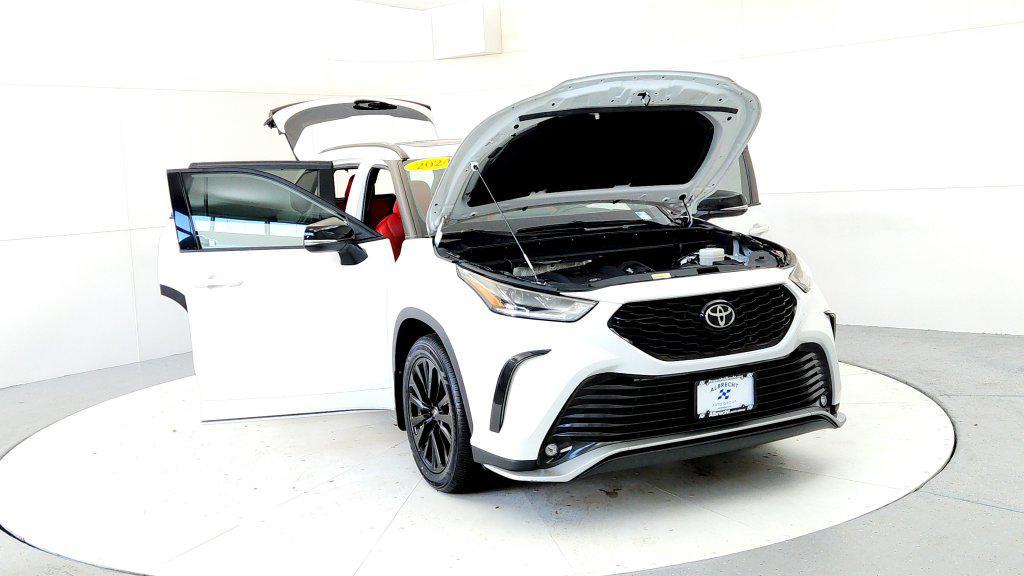 used 2024 Toyota Highlander car, priced at $37,172