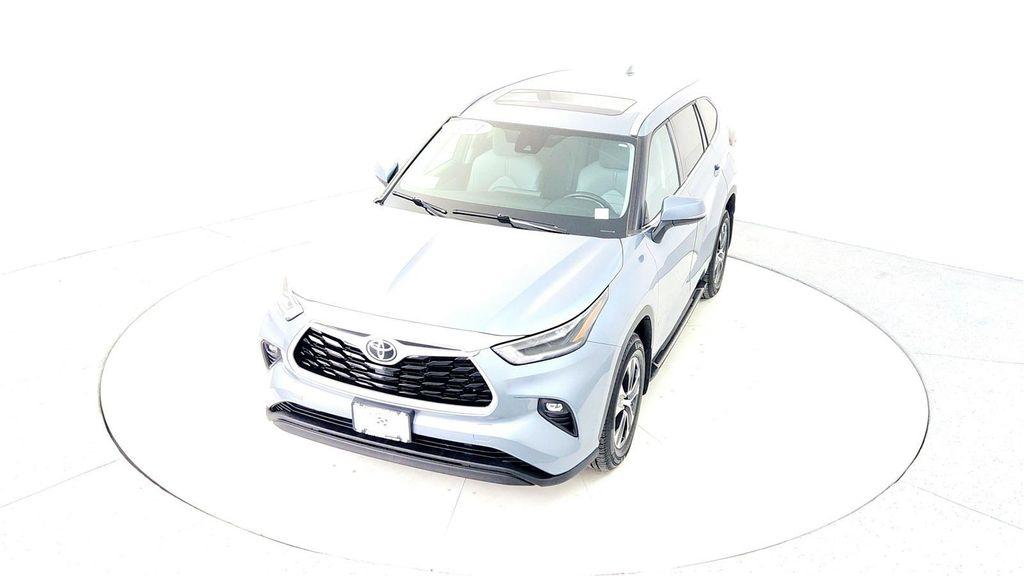 used 2021 Toyota Highlander car, priced at $30,985
