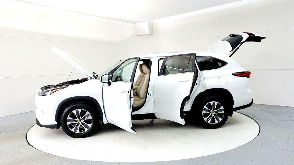 used 2023 Toyota Highlander car, priced at $39,534