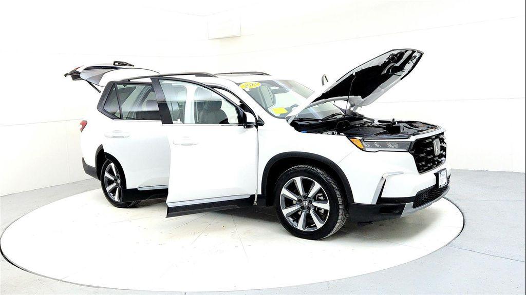 used 2023 Honda Pilot car, priced at $37,685