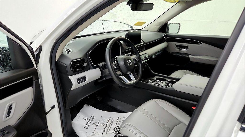 used 2025 Honda Pilot car, priced at $41,485
