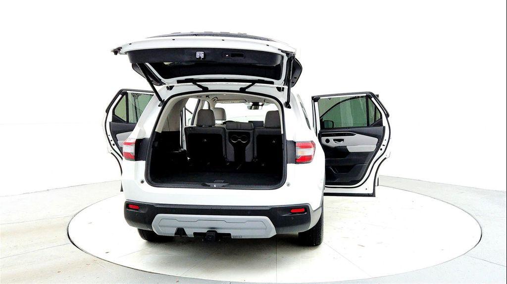 used 2025 Honda Pilot car, priced at $41,485