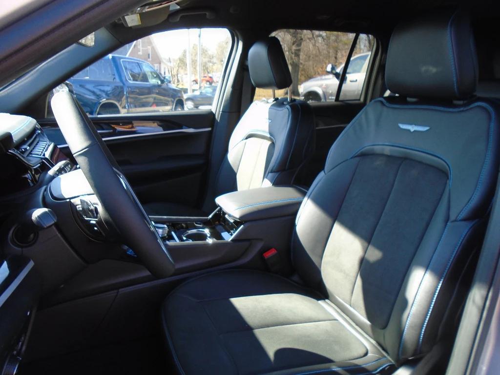 new 2023 Jeep Grand Cherokee 4xe car