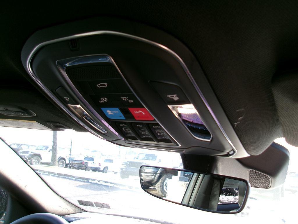 new 2025 Jeep Grand Cherokee car, priced at $55,343