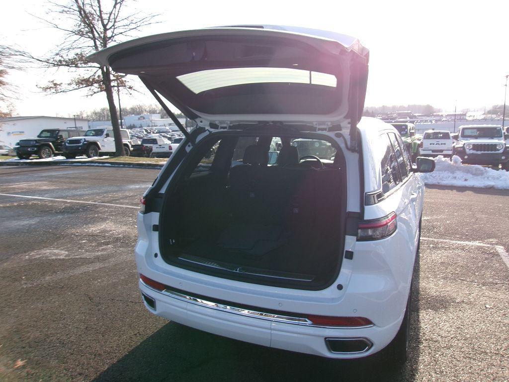 new 2025 Jeep Grand Cherokee car, priced at $55,343