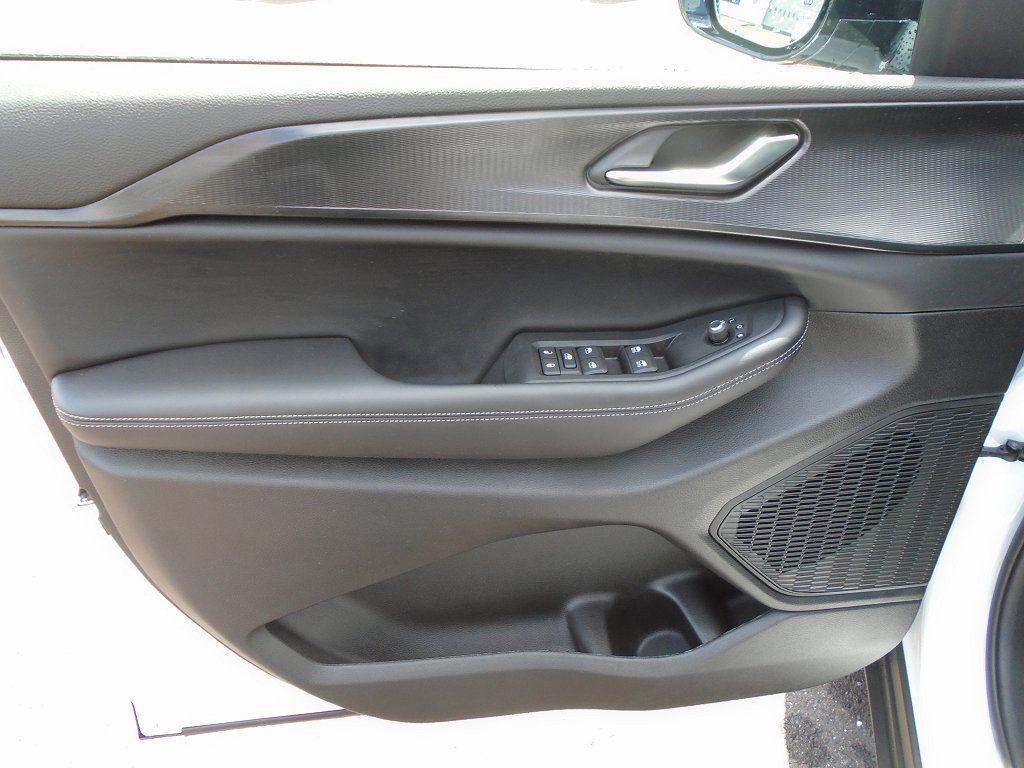 new 2025 Jeep Grand Cherokee L car, priced at $42,942