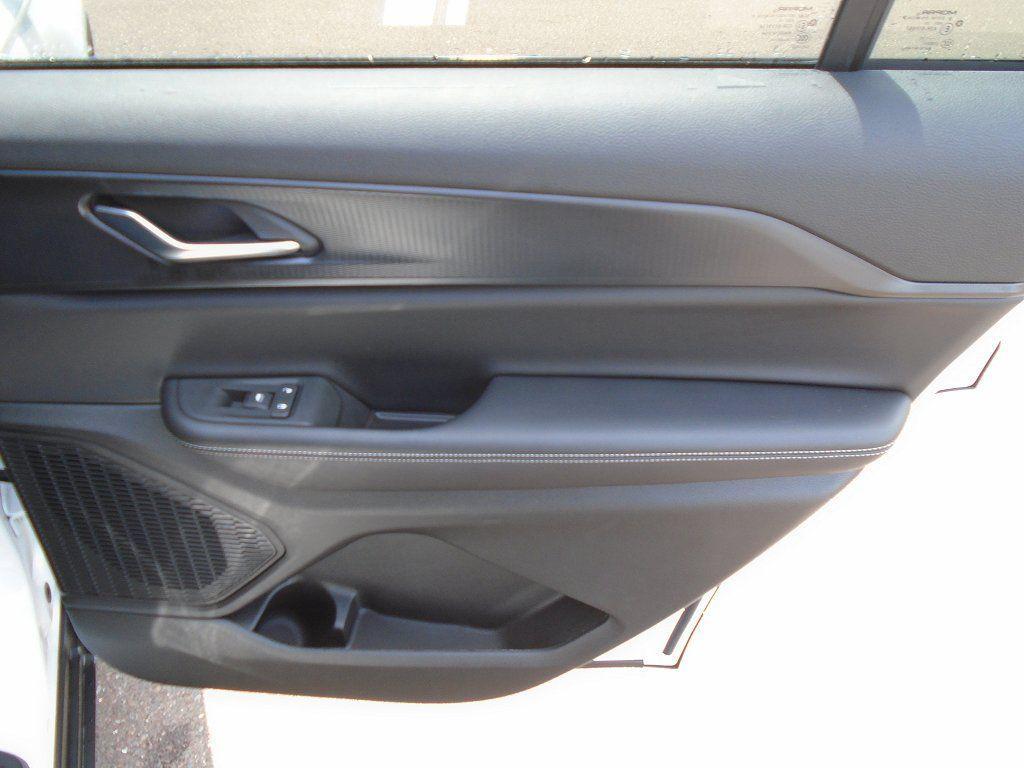 new 2025 Jeep Grand Cherokee L car, priced at $42,942