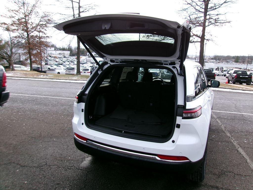 new 2025 Jeep Grand Cherokee car, priced at $42,284