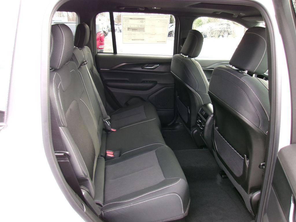 new 2025 Jeep Grand Cherokee car, priced at $42,284