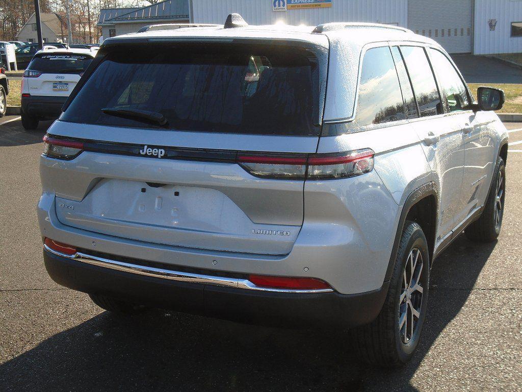 new 2025 Jeep Grand Cherokee car, priced at $42,485