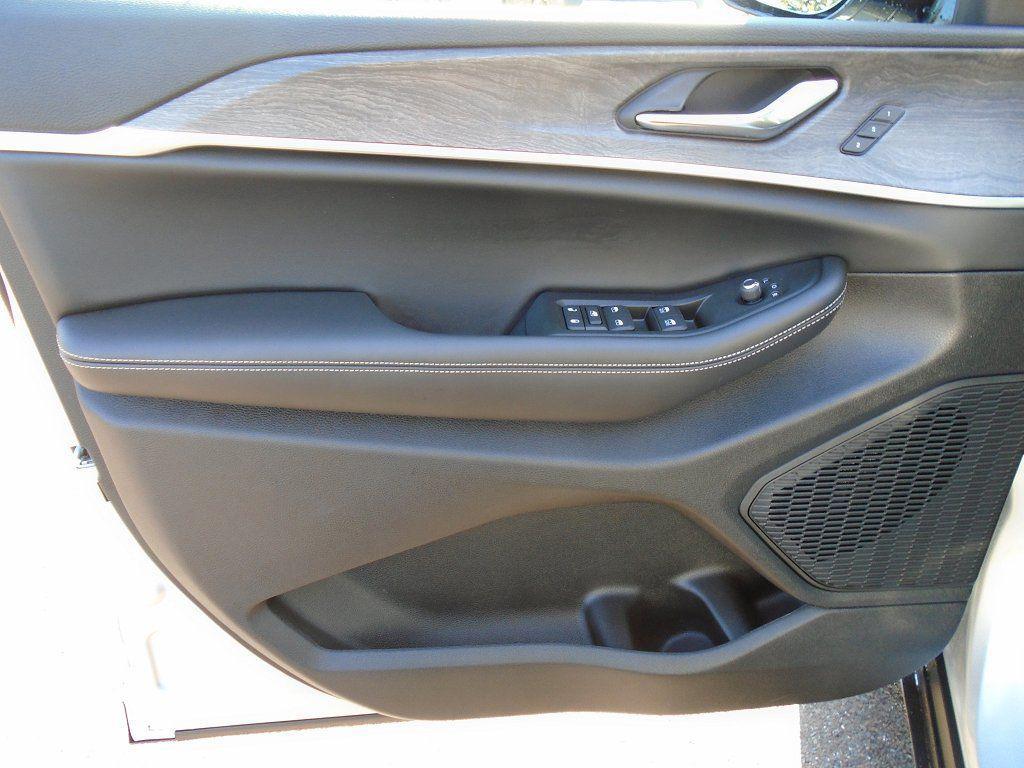 new 2025 Jeep Grand Cherokee car, priced at $42,485