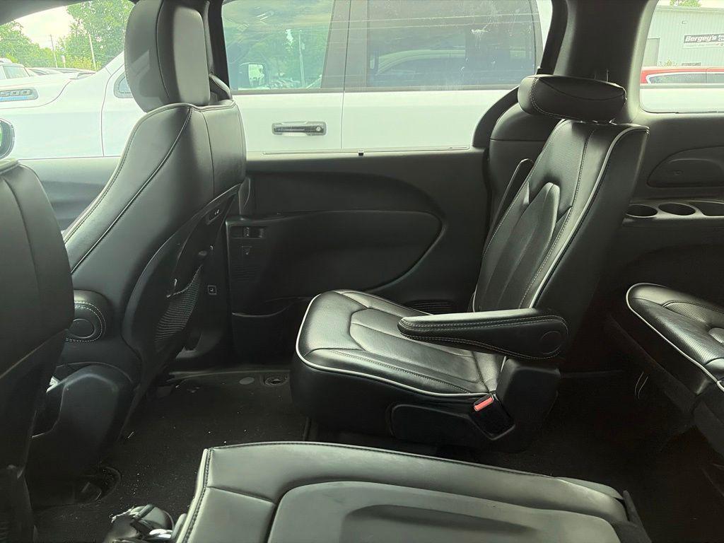 used 2025 Chrysler Pacifica car, priced at $33,480
