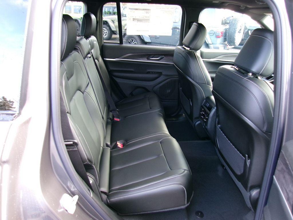 new 2025 Jeep Grand Cherokee car, priced at $46,294