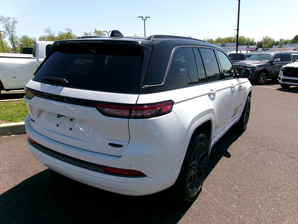 new 2026 Jeep Grand Cherokee car, priced at $59,607