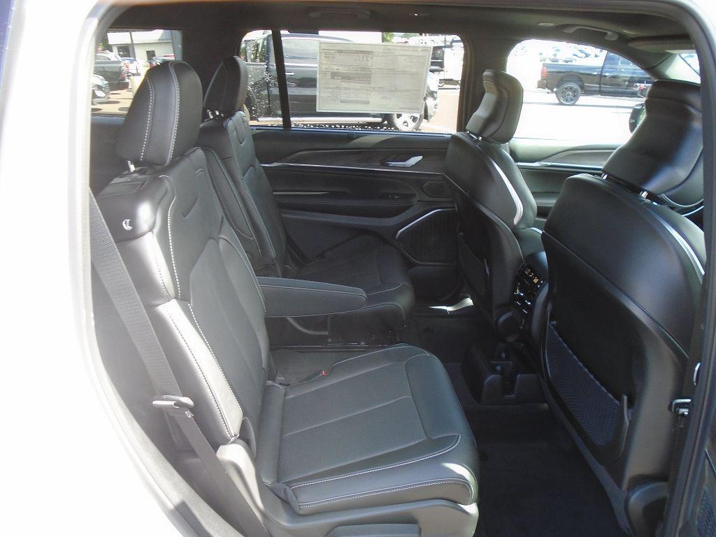 new 2025 Jeep Grand Cherokee L car, priced at $58,456