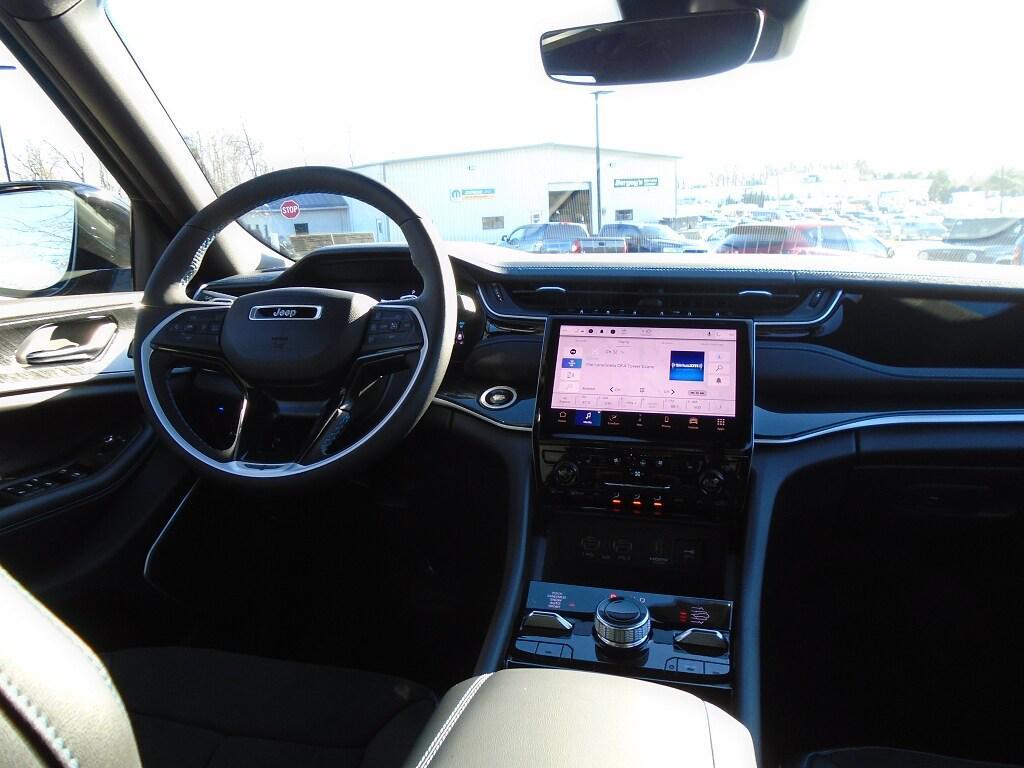 new 2022 Jeep Grand Cherokee 4xe car