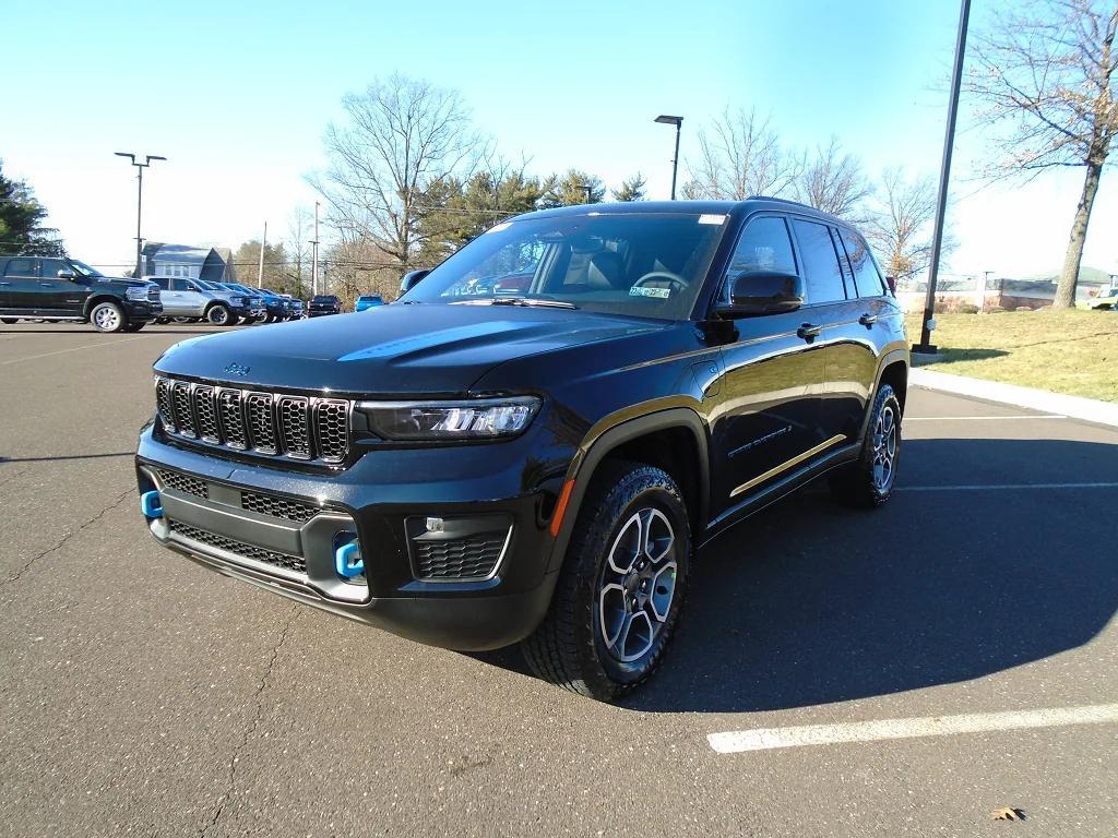 new 2022 Jeep Grand Cherokee 4xe car