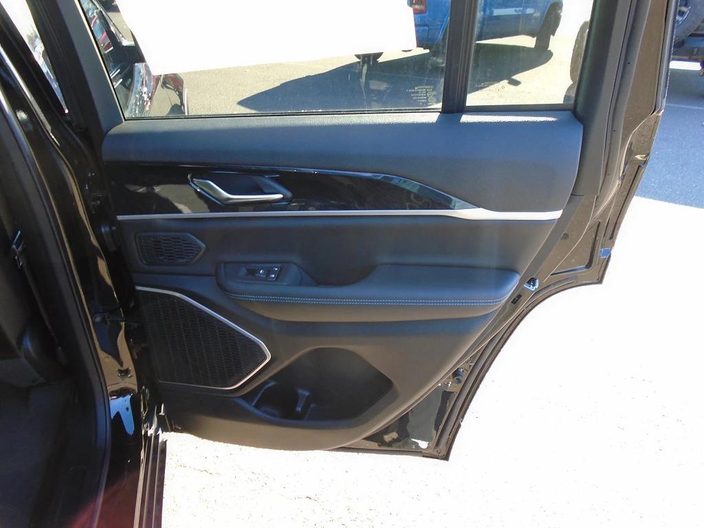 new 2022 Jeep Grand Cherokee 4xe car