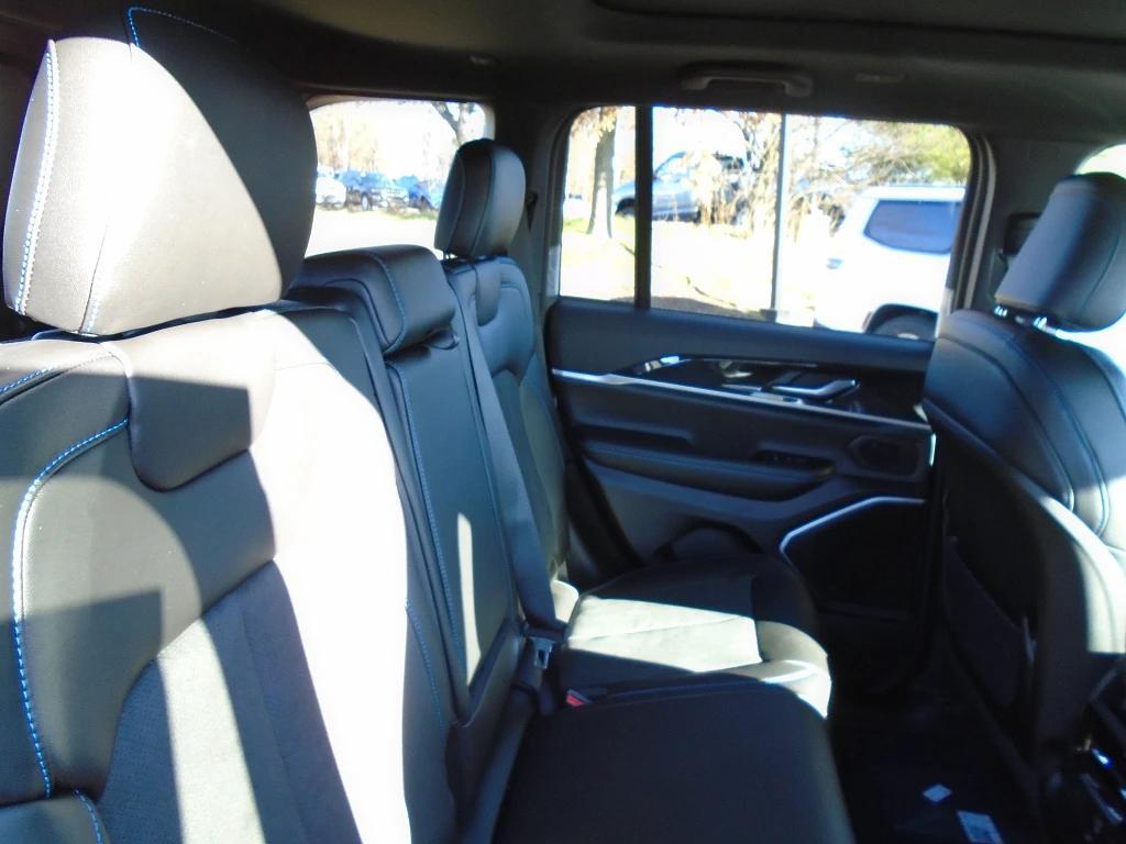 new 2022 Jeep Grand Cherokee 4xe car